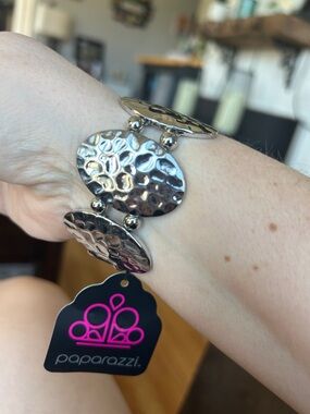 paparazzi Shiny Hammered Disc Stretch Bracelet - Silver